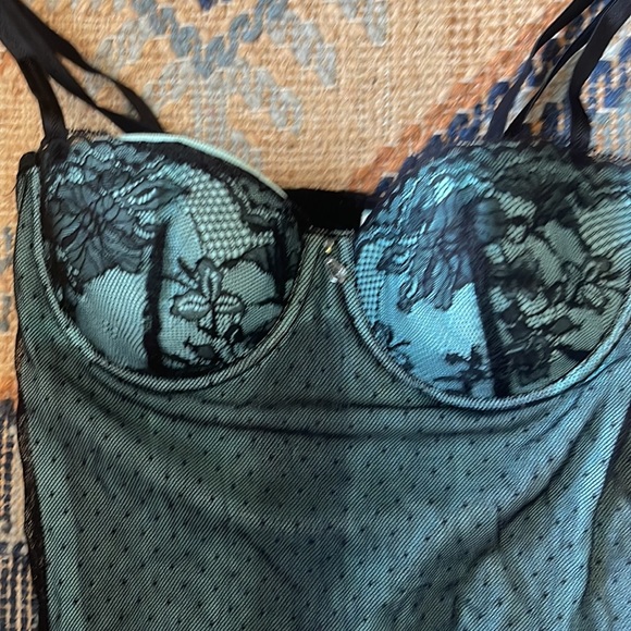 Lingerie - Picture 2 of 3